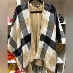 Ann Taylor soft sweater shawl One Size